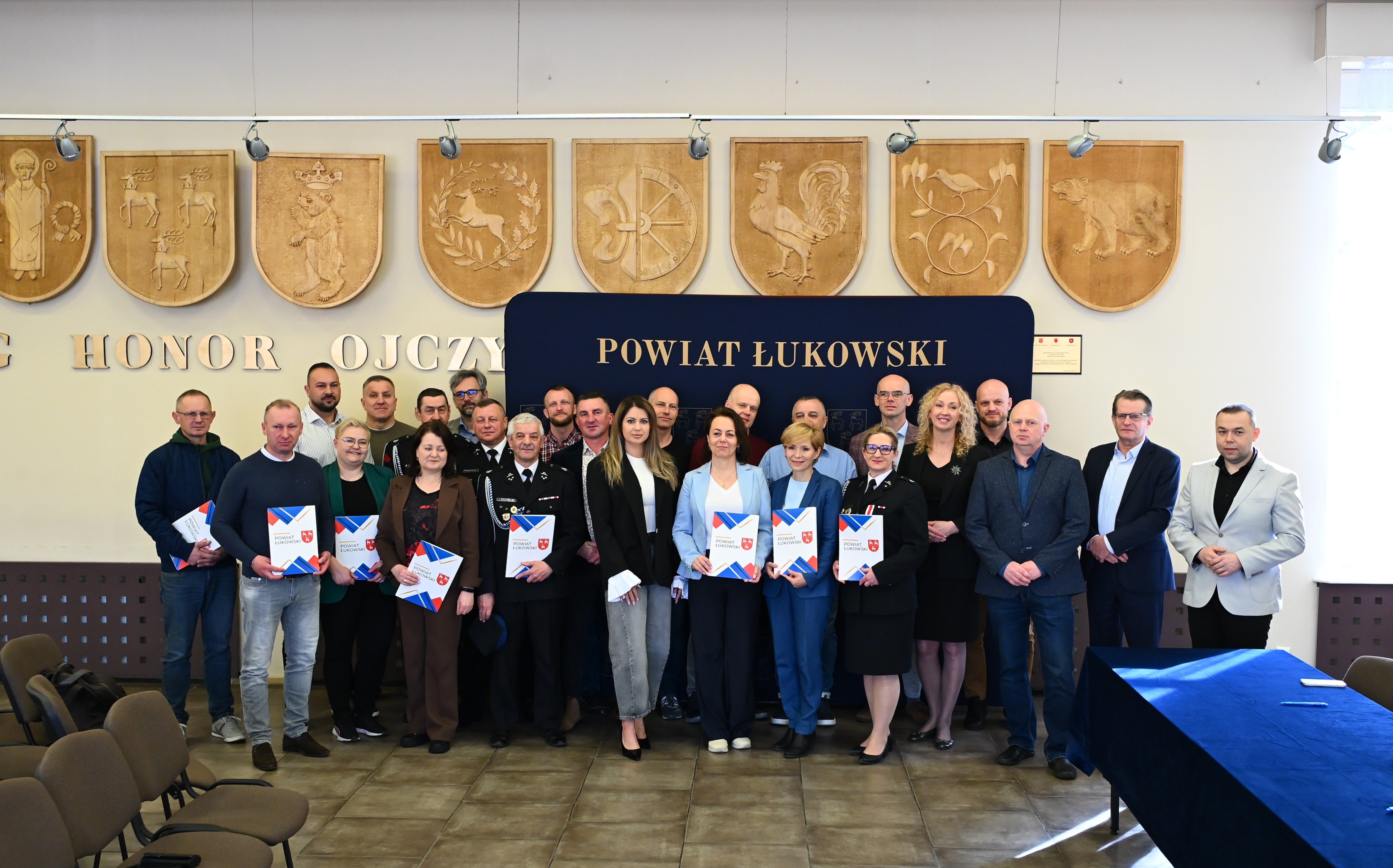 PODPISANIE UMÓW NA REALIACJĘ ZADAŃ PUBLICZNYCH